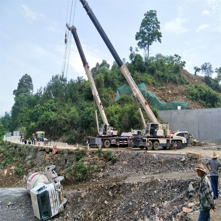 石碌镇汽车掉沟里叫吊车救援要多少钱